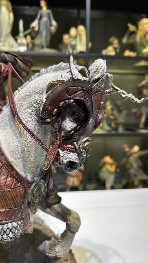 King Theoden on Snowmane - 4